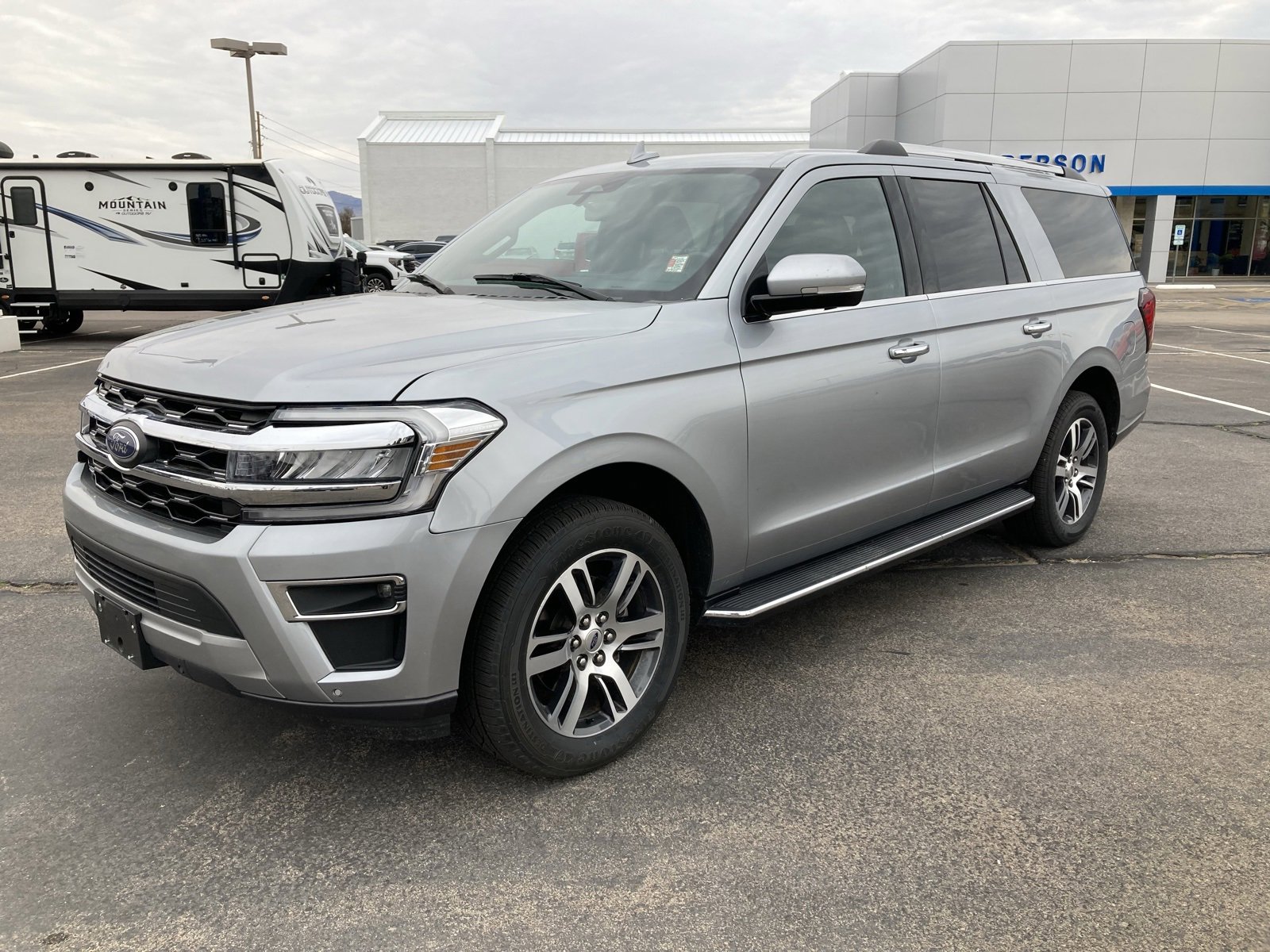 2023 Ford Expedition Limited's photo