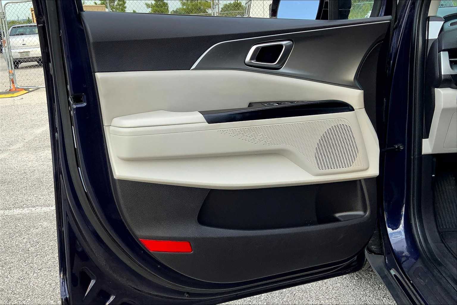 2022 Kia Carnival LXS photo 20