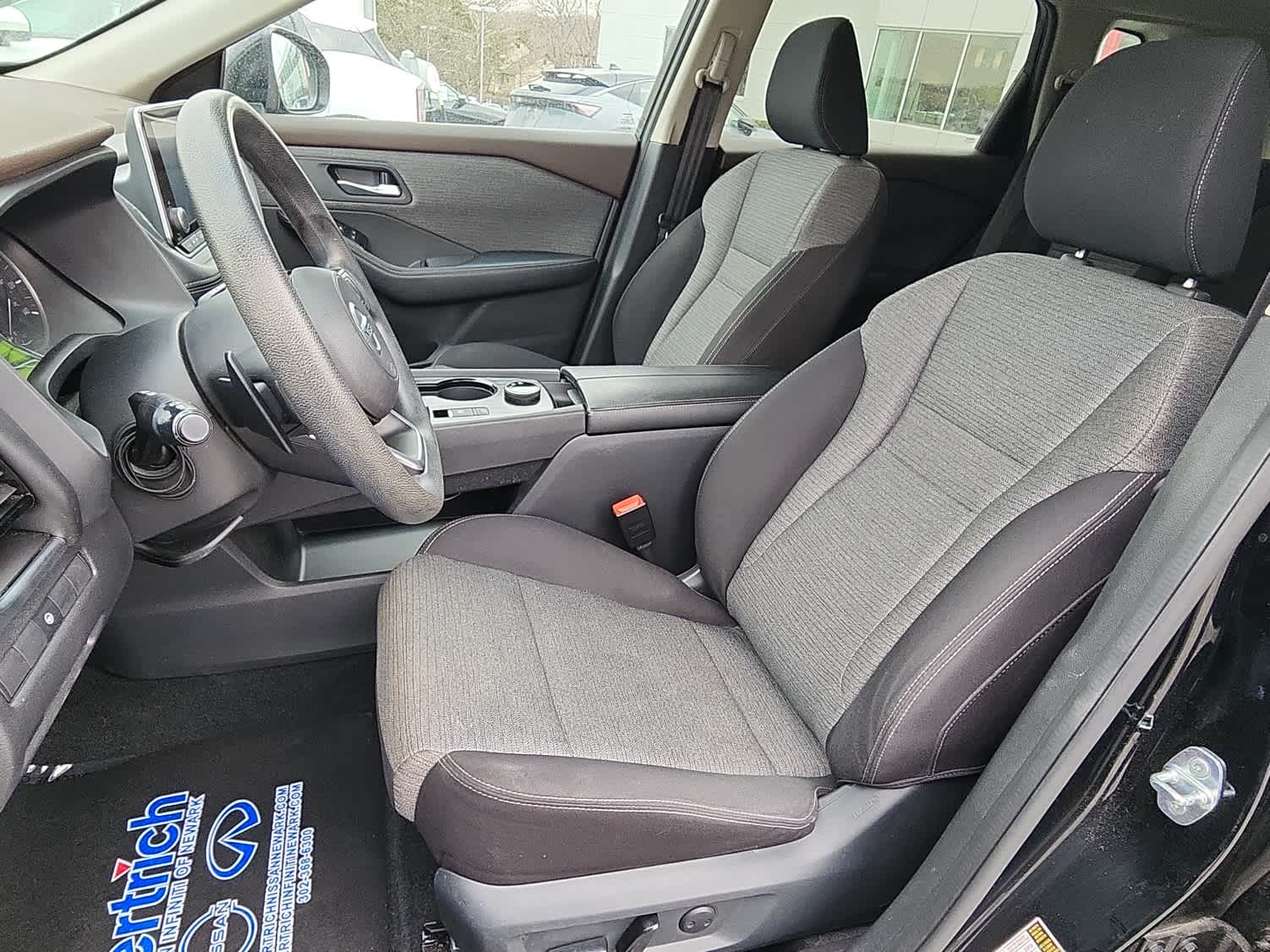 2021 Nissan Rogue SV photo 10