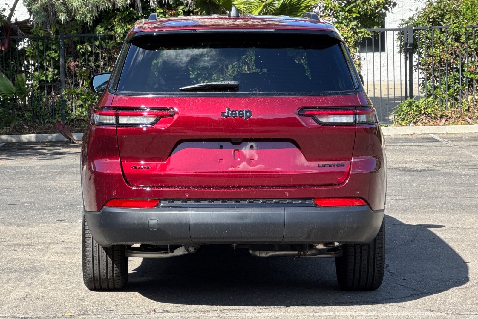 2025 Jeep Grand Cherokee Limited photo 3