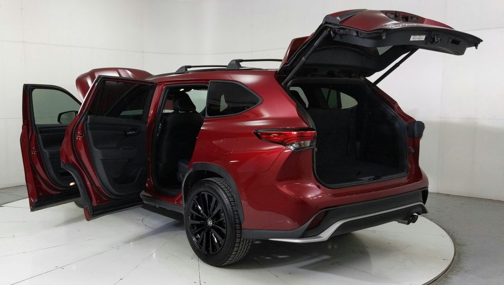 2023 Toyota Highlander XSE photo 11
