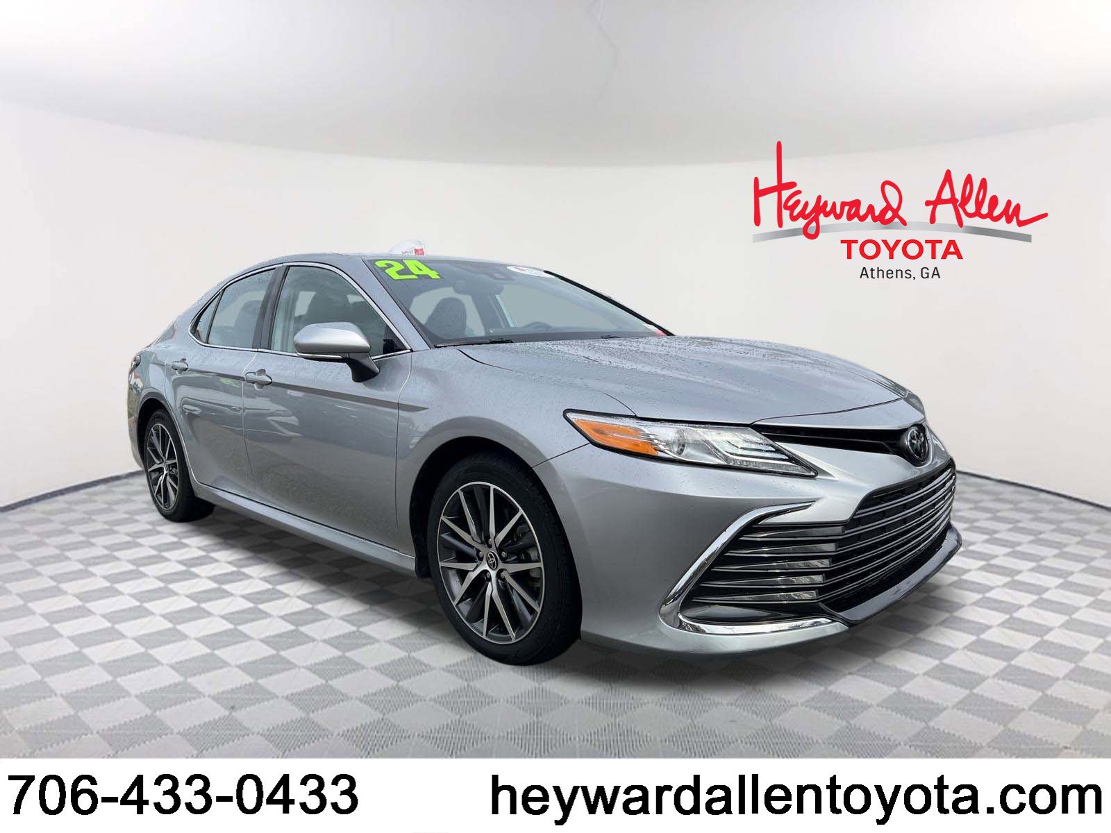 2024 Toyota Camry XLE's photo