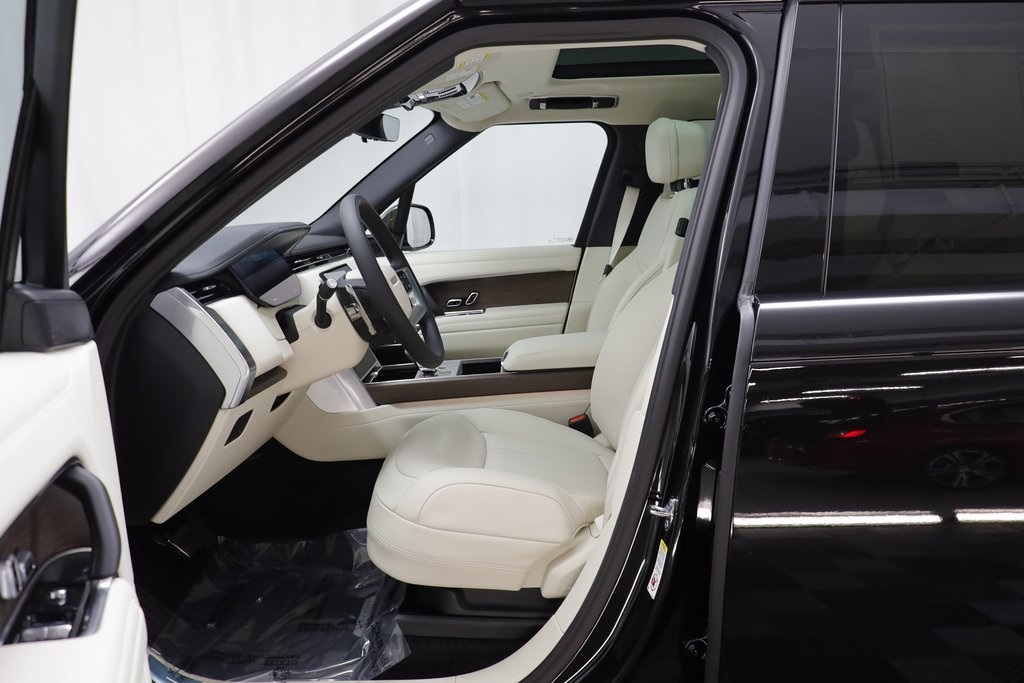 2025 Land Rover Range Rover SE photo 4