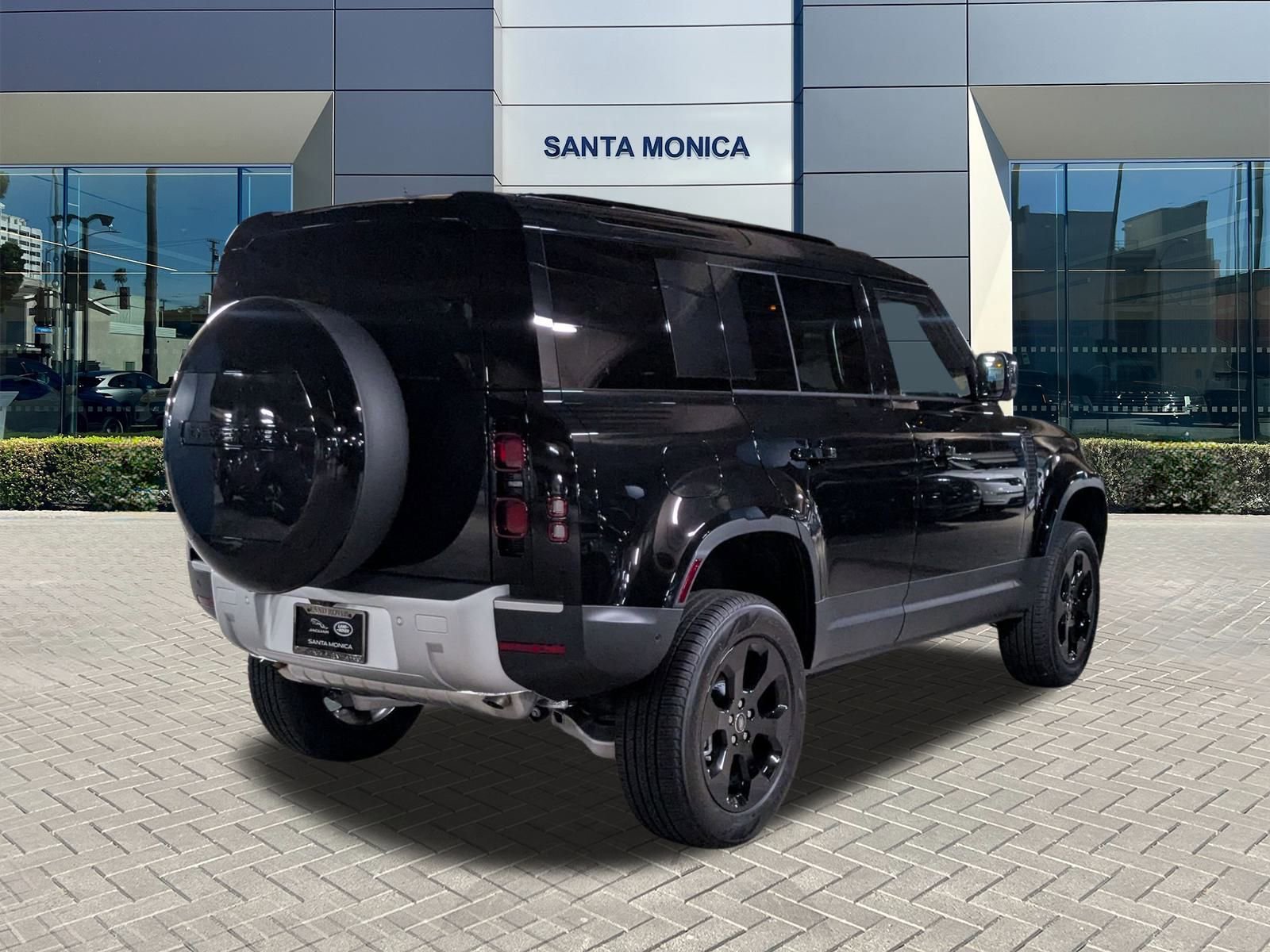 2025 Land Rover Defender 110 S photo 2