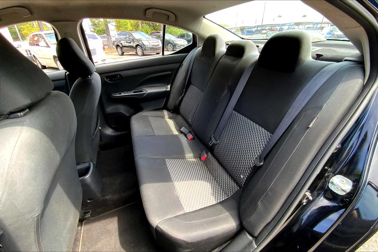 2020 Nissan Versa S photo 18