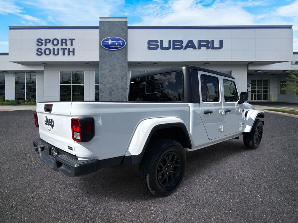 2023 Jeep Gladiator Overland photo 3