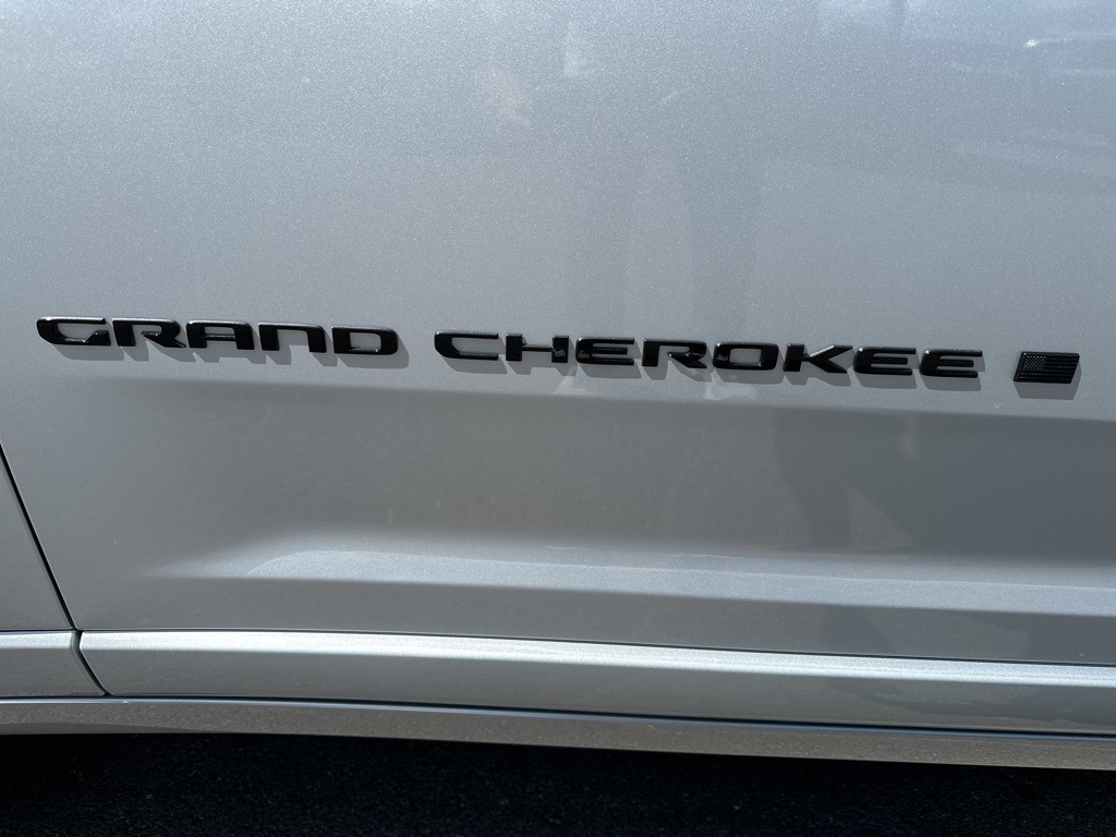 2025 Jeep Grand Cherokee L Summit photo 9