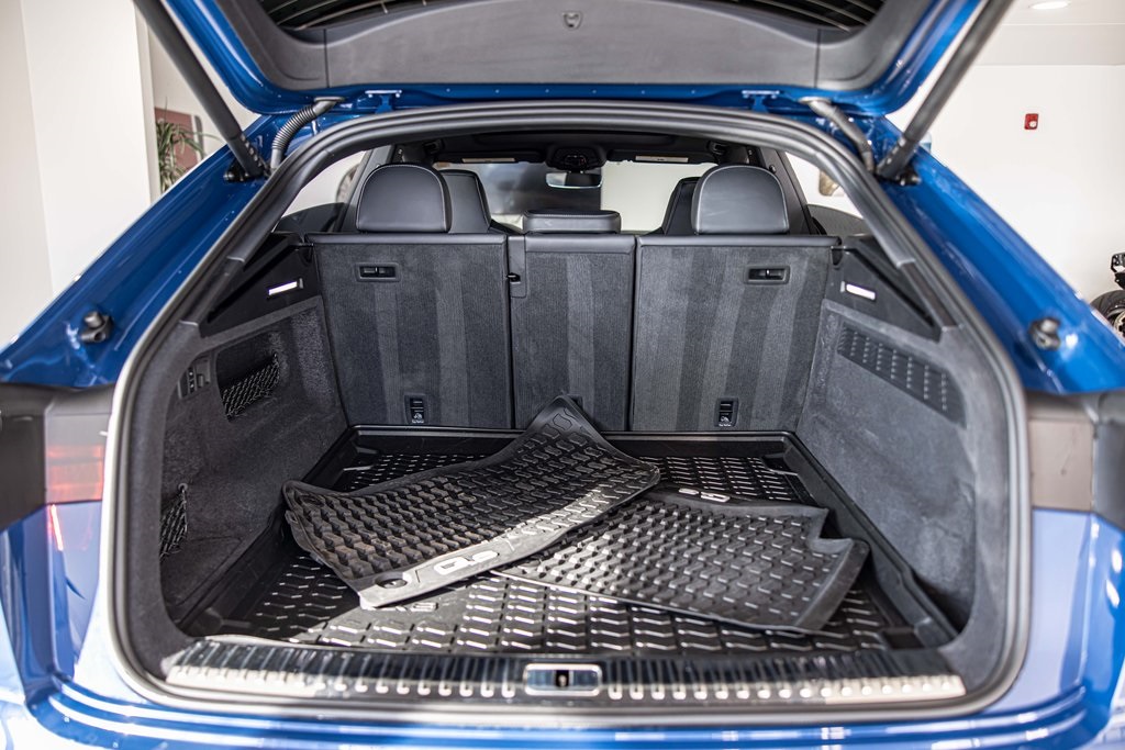 2025 AUDI RS Q8 - Image 16