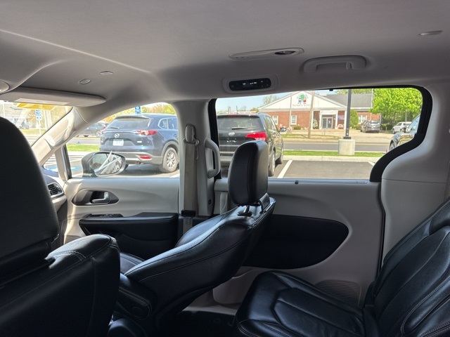 2022 Chrysler Pacifica Touring L photo 14