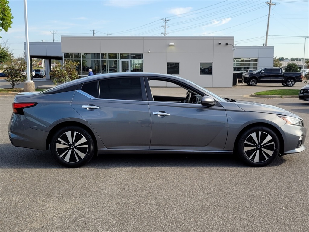 2021 Nissan Altima 2.5 SV photo 2