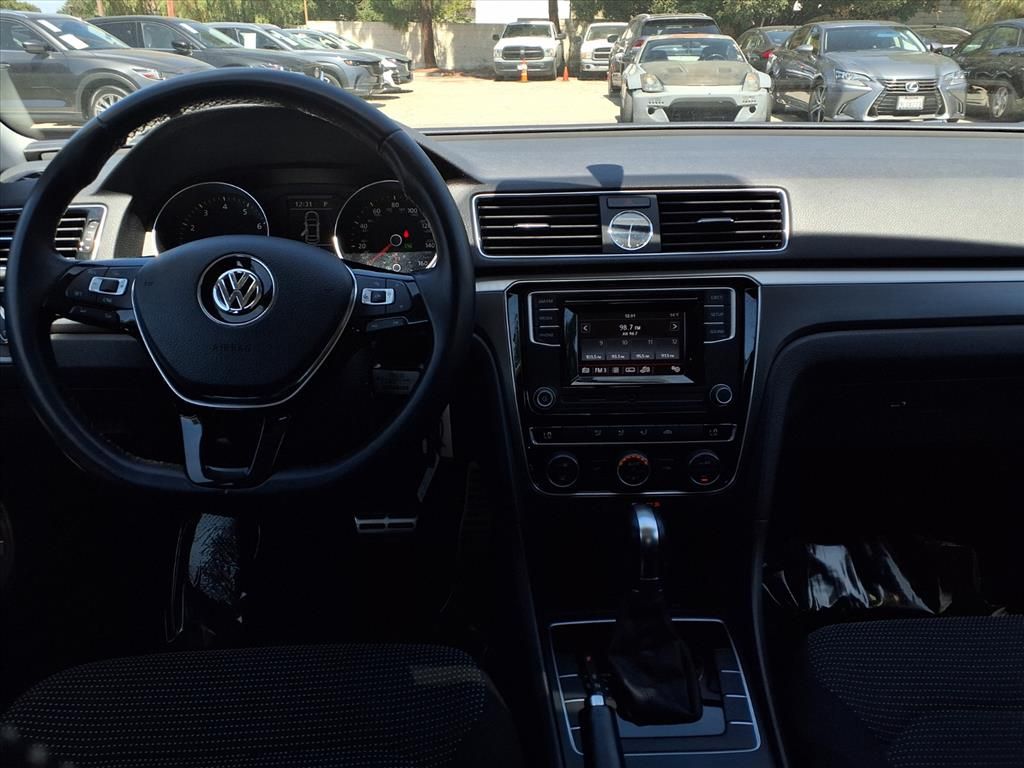 2016 Volkswagen Passat R-Line photo 15