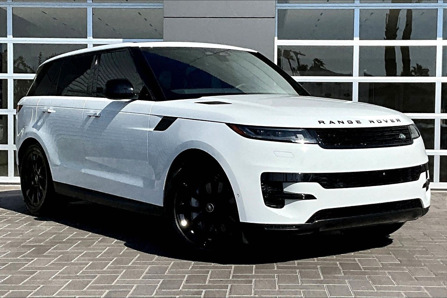 2025 Land Rover Range Rover Sport SE photo 2