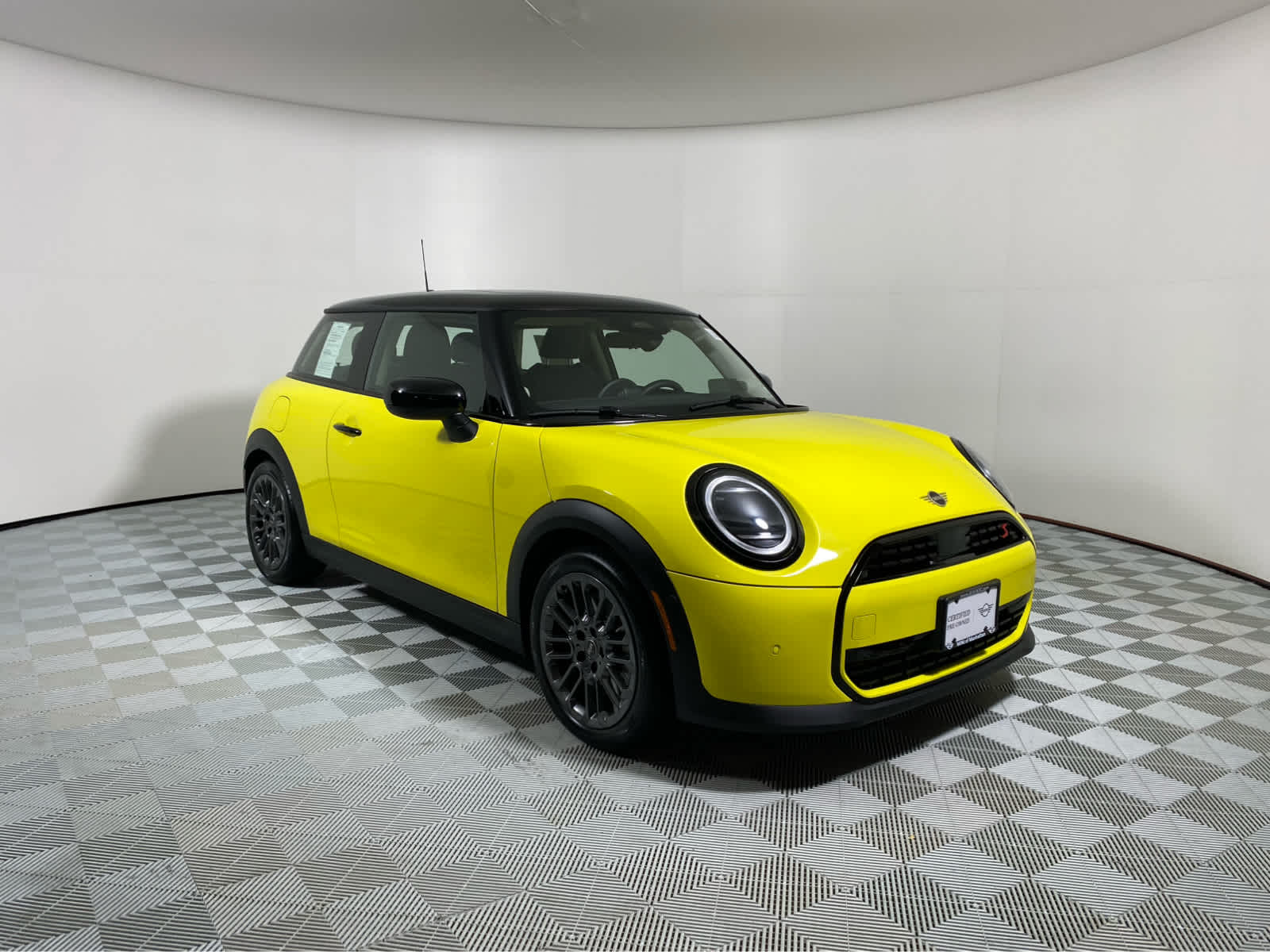 2025 MINI Hardtop 2 Door S's photo