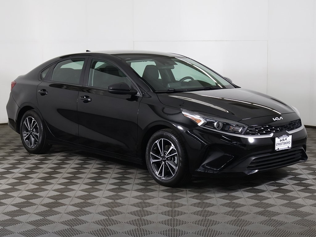 2024 Kia Forte LXS photo 2