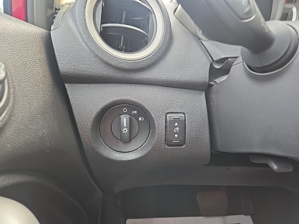 2011 Ford Fiesta SES photo 38