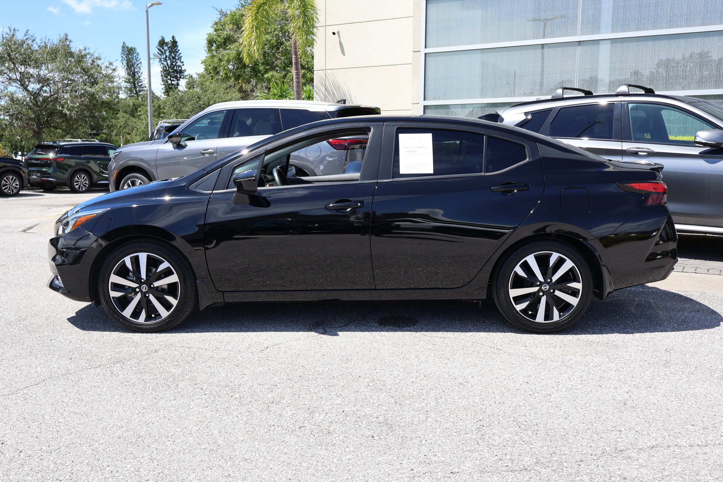 2021 Nissan Versa SR photo 4