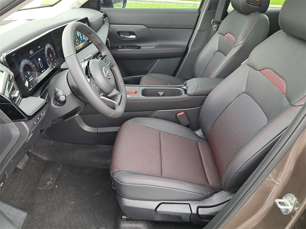 2026 Nissan Kicks SR photo 17