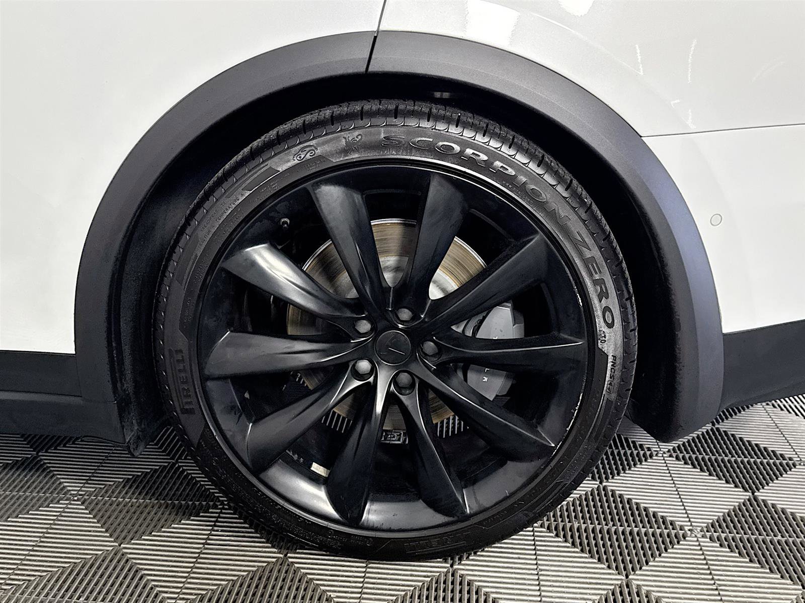2020 Tesla Model X Long Range photo 28
