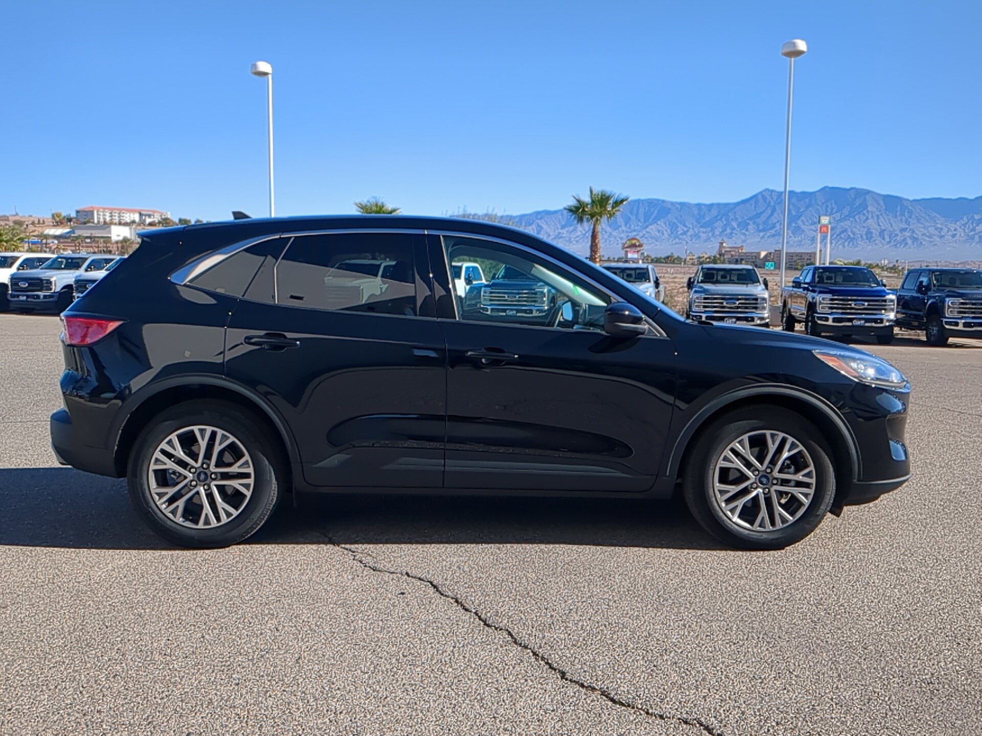 2022 Ford Escape SEL photo 2