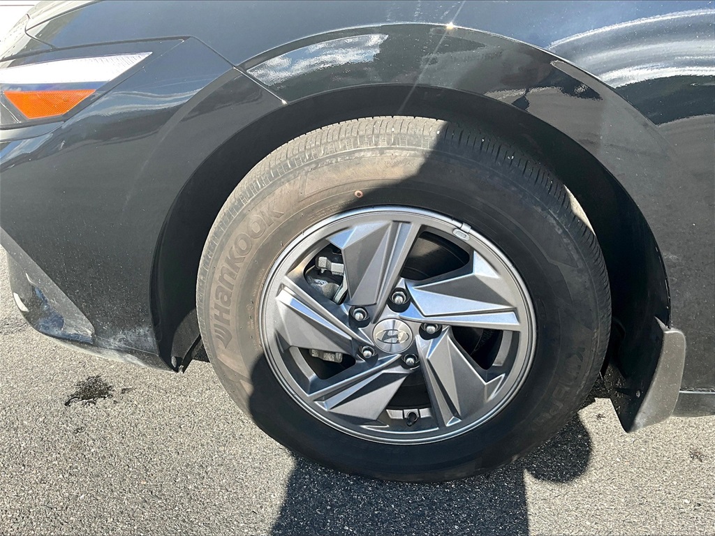2024 Hyundai Elantra SE photo 7