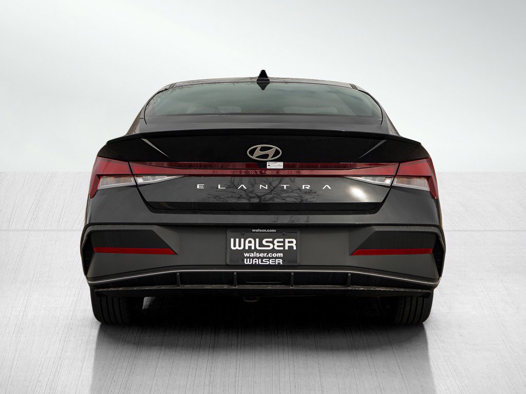 2025 Hyundai Elantra SEL Sport photo 4