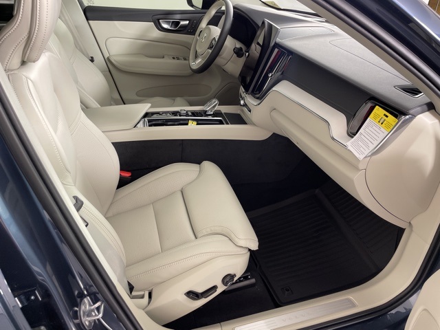 2026 Volvo XC60 Hybrid T8 photo 45