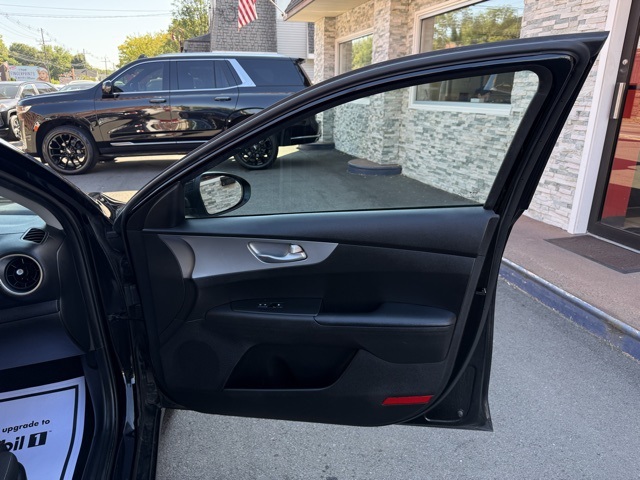 2023 Kia Forte LXS photo 9