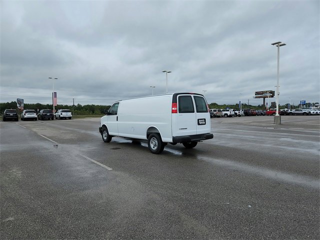 2025 Chevrolet Express Cargo 3500 photo 4