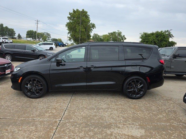 2021 Chrysler Pacifica Limited photo 4