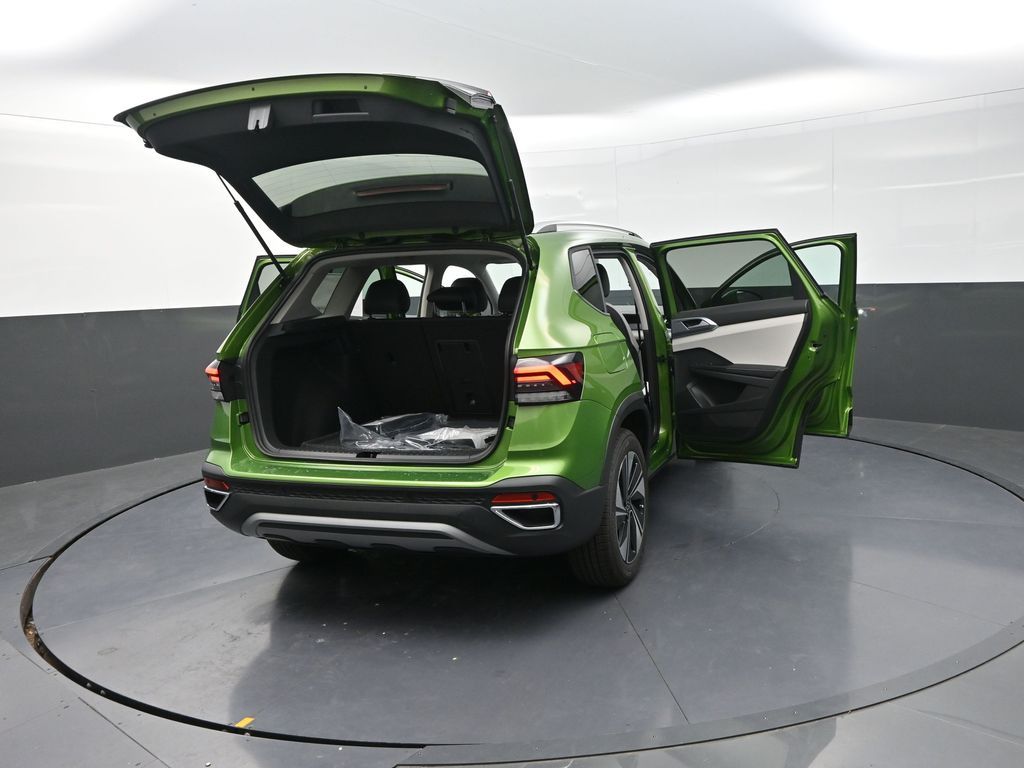 2025 Volkswagen Taos SE photo 31