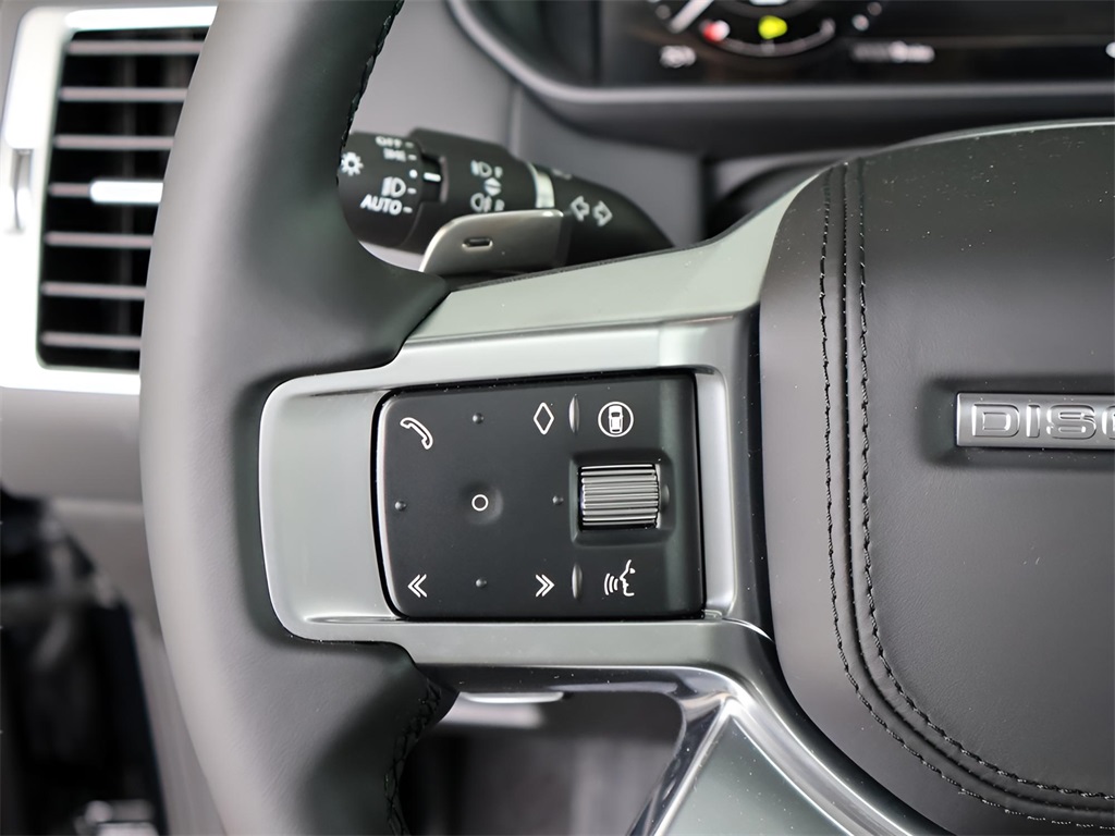 2025 Land Rover Discovery Metropolitan Edition photo 26
