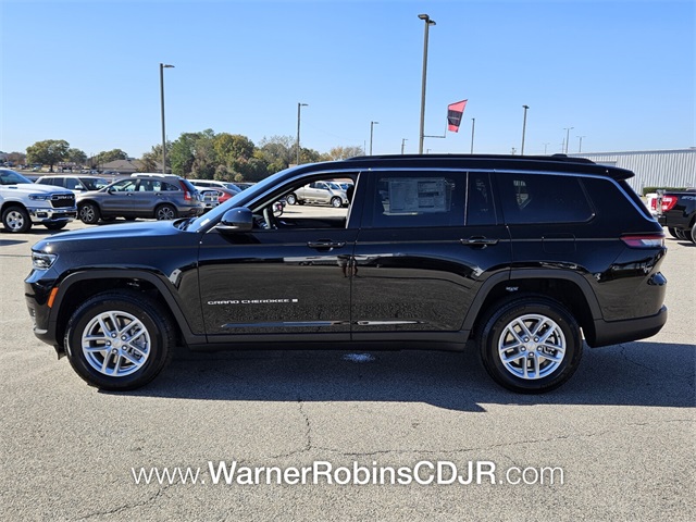 2025 Jeep Grand Cherokee Laredo Altitude photo 2