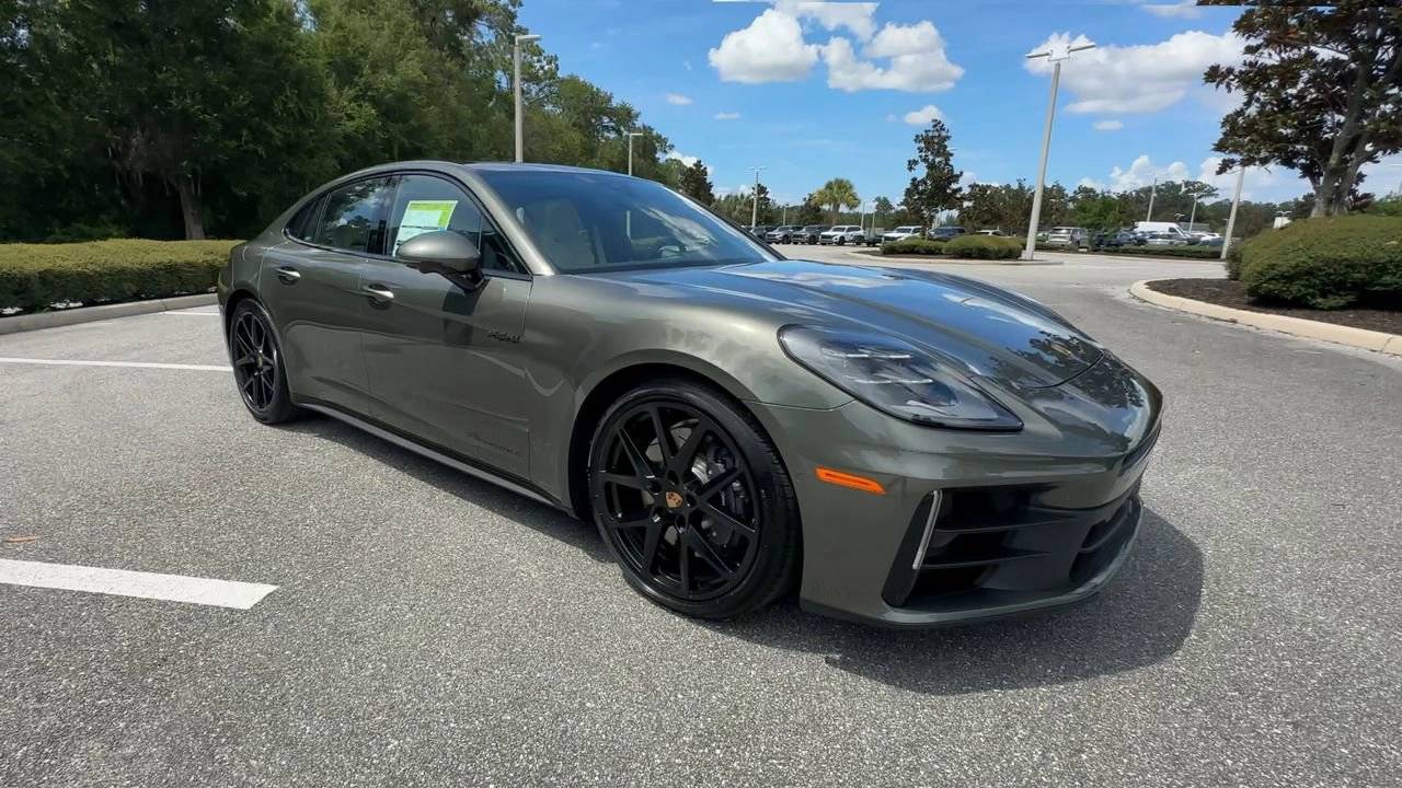 2025 Porsche Panamera E-Hybrid 4 photo 2