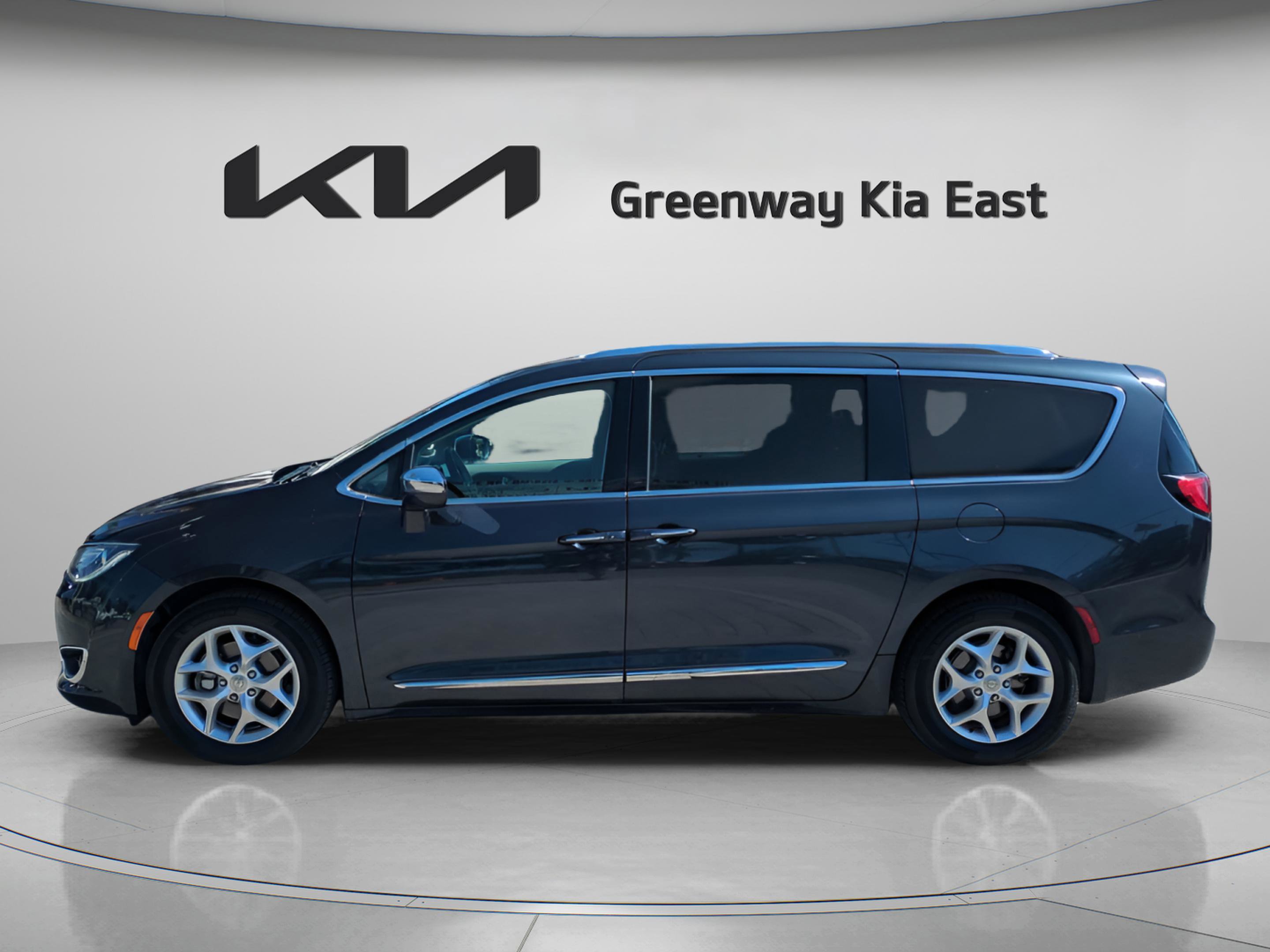 2020 Chrysler Pacifica Limited photo 4