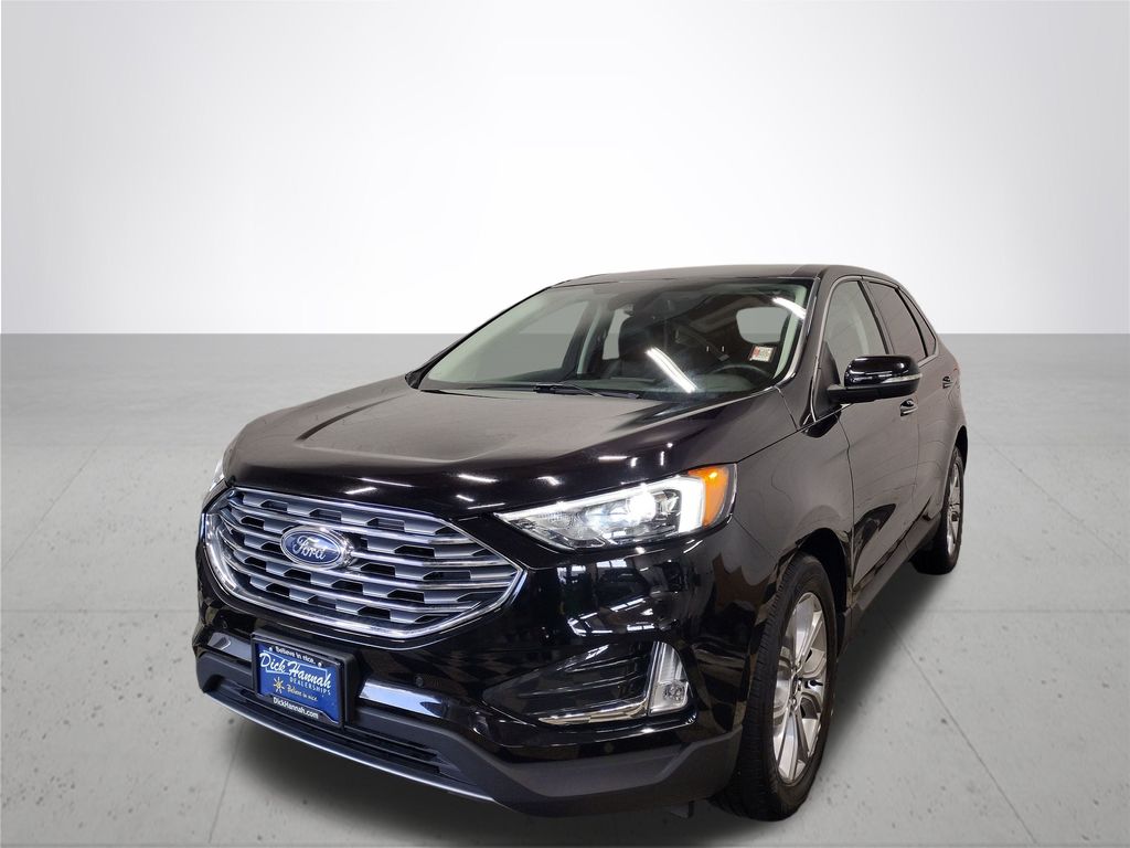 2022 Ford Edge Titanium photo 2