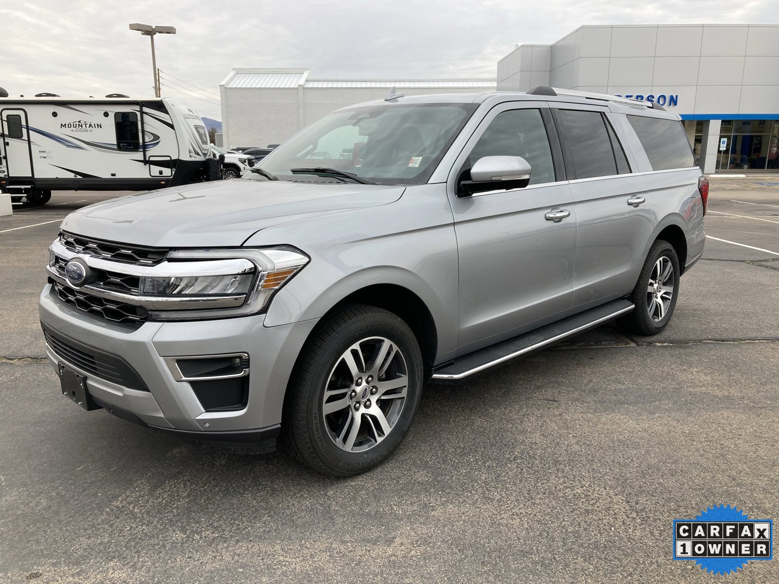 2023 Ford Expedition Limited's photo