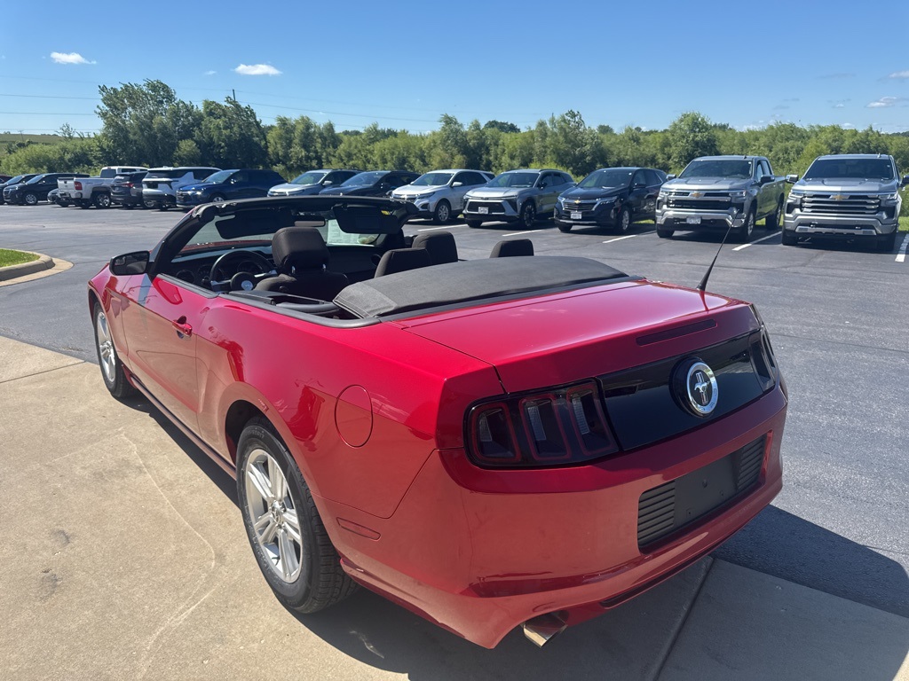 2013 Ford Mustang V6 Convertible photo 11