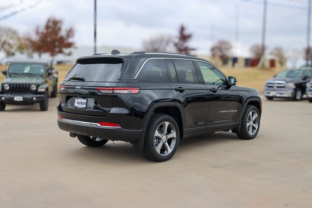 2024 Jeep Cherokee Base 4xe photo 2