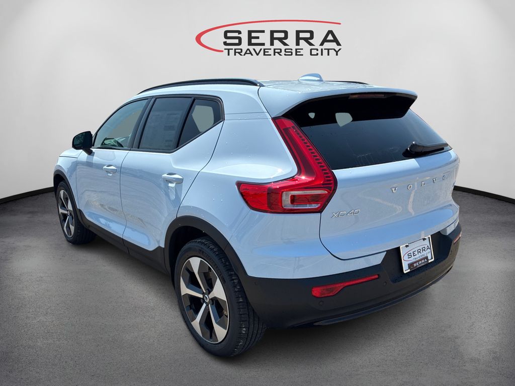 2026 Volvo XC40 AWD Plus photo 7