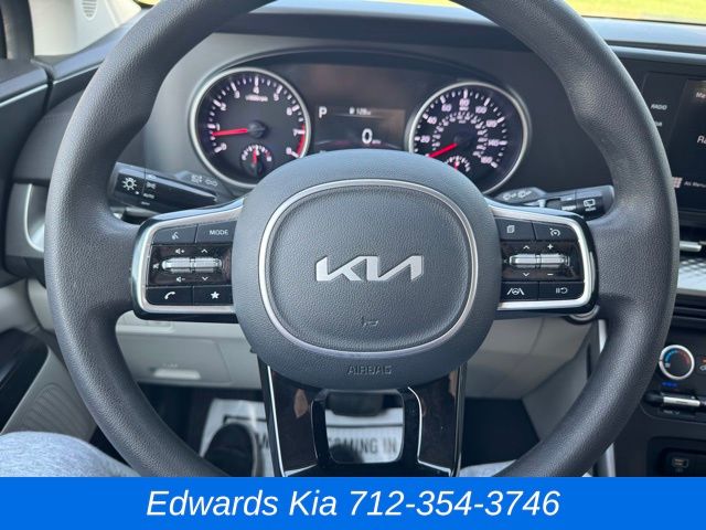 2023 Kia Carnival LX photo 25