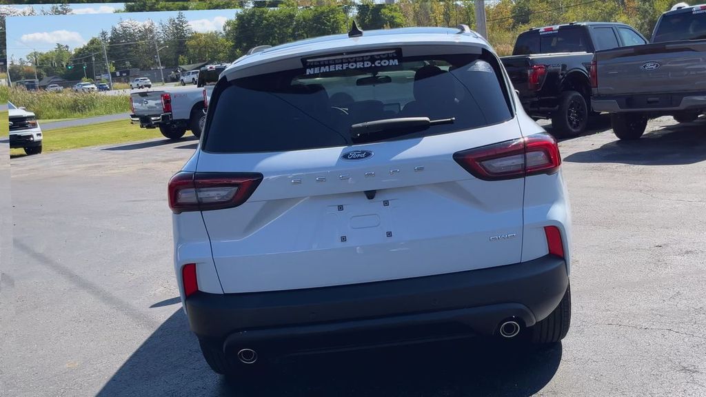 2025 Ford Escape ST-Line photo 2