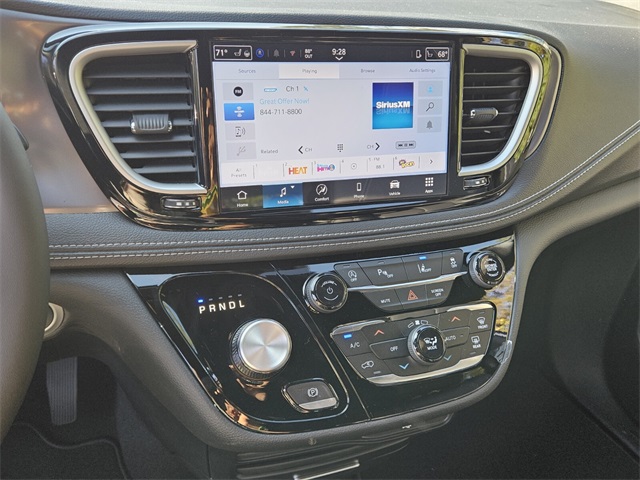 2026 Chrysler Pacifica photo 19