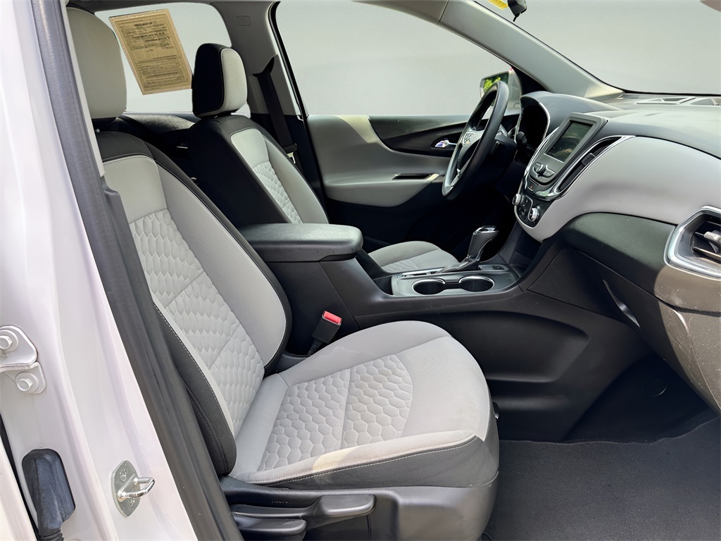 2020 Chevrolet Equinox LS photo 24