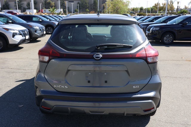 2023 Nissan Kicks SR photo 4