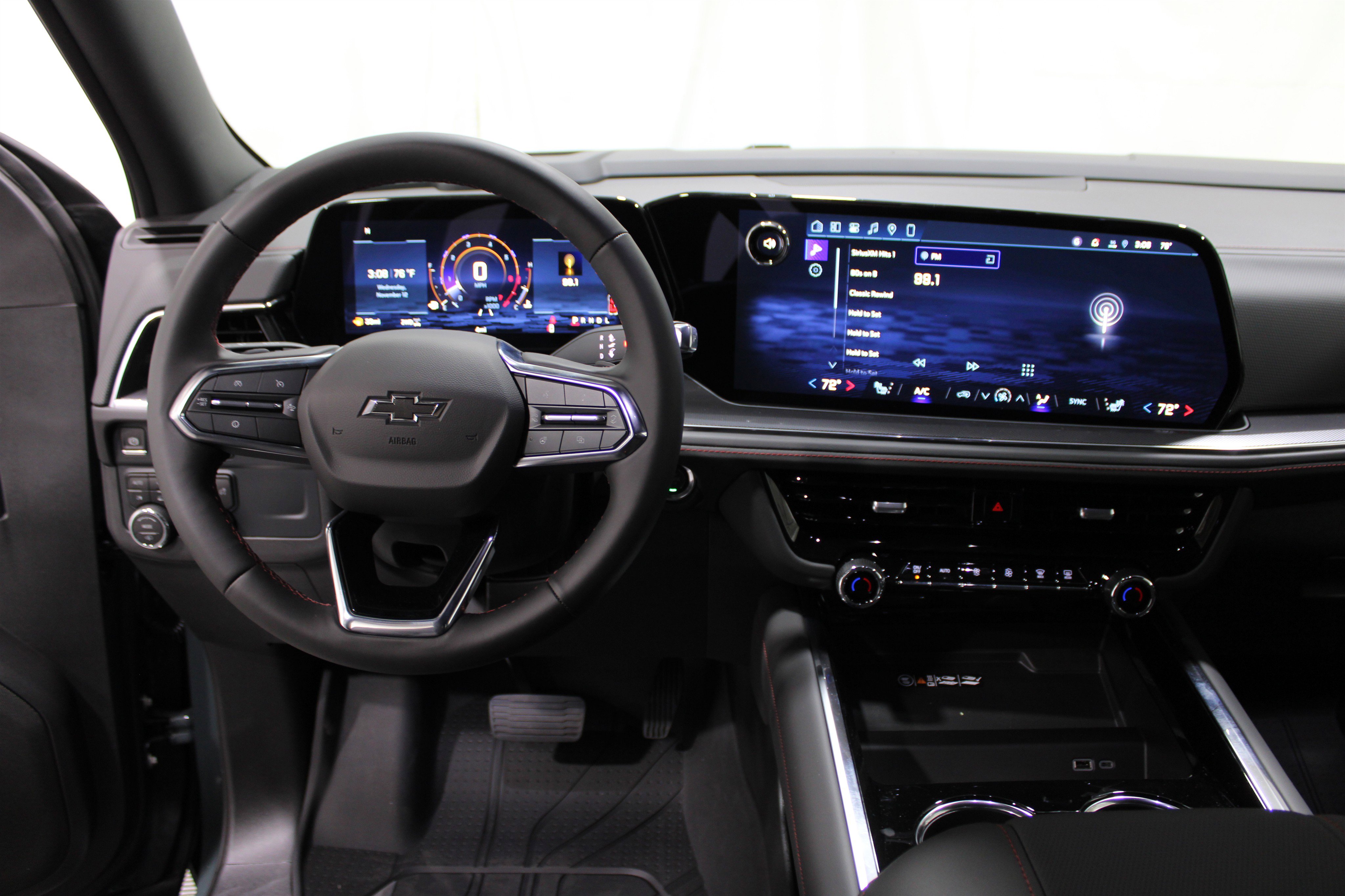 2026 Chevrolet Suburban RST photo 2