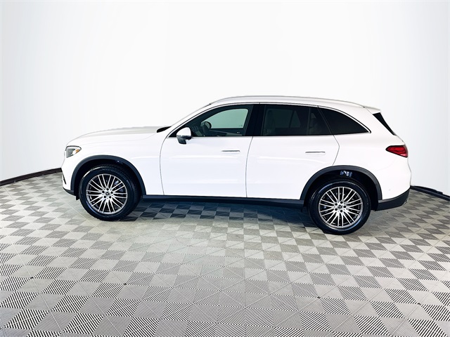 2026 Mercedes Benz GLC 300 photo 4