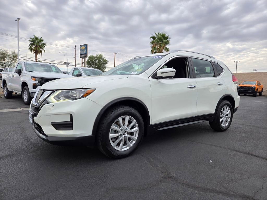 2017 Nissan Rogue SV photo 2