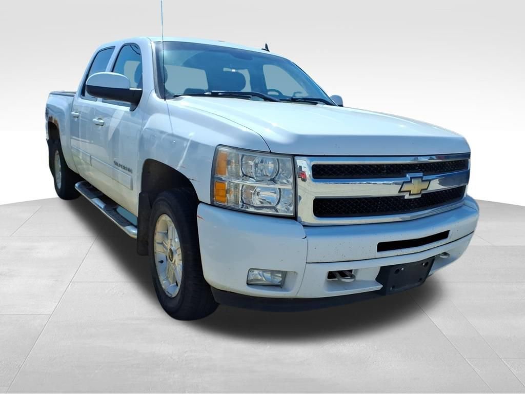2011 Chevrolet Silverado 1500 LT photo 2