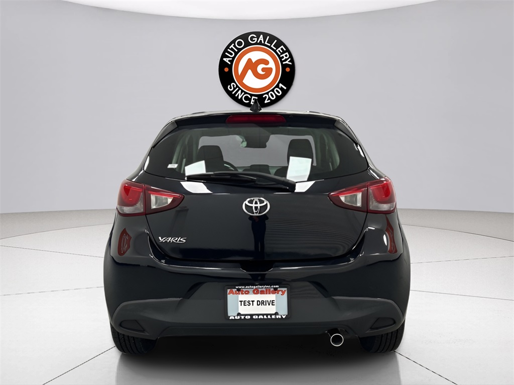 2020 Toyota Yaris LE photo 4