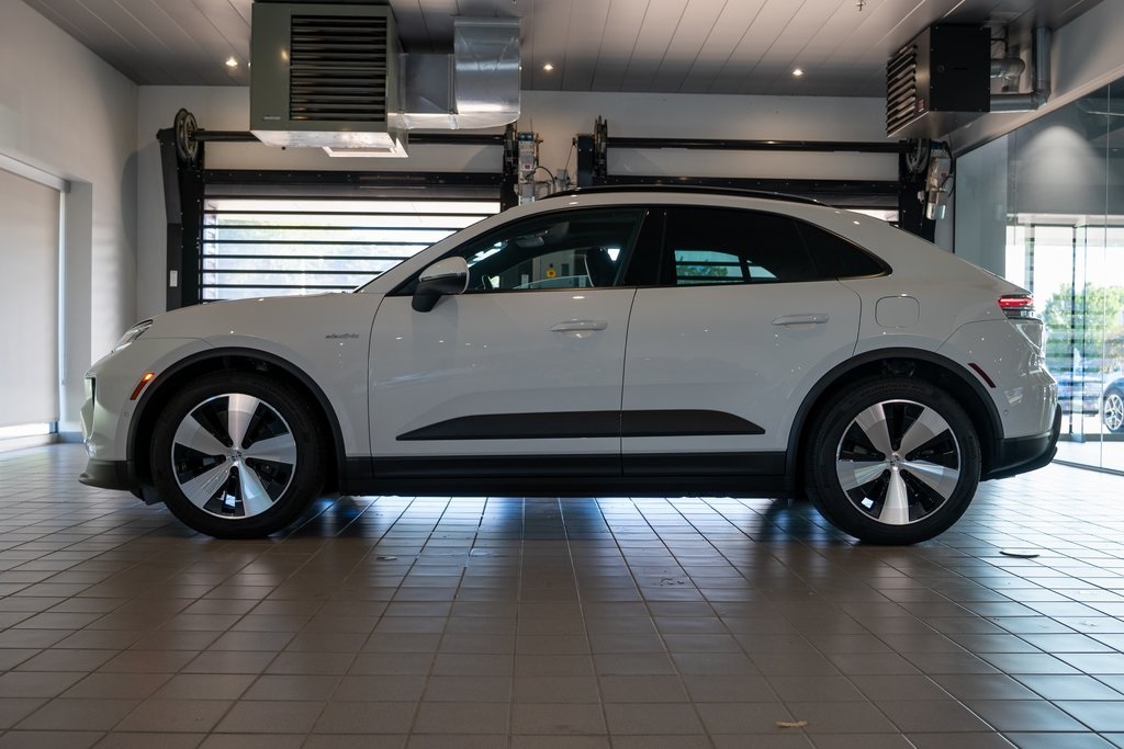 Certified 2025 Porsche Macan Base with VIN WP1AA2XA1SL000355 for sale in Glendale, WI
